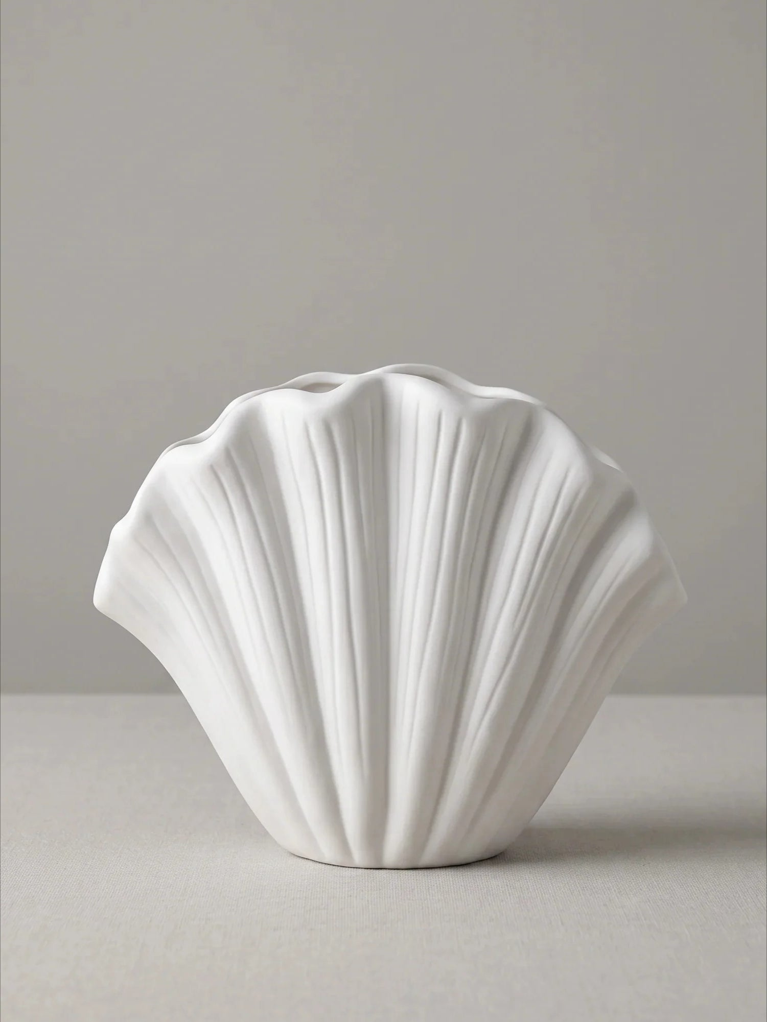 Shell Vase - White