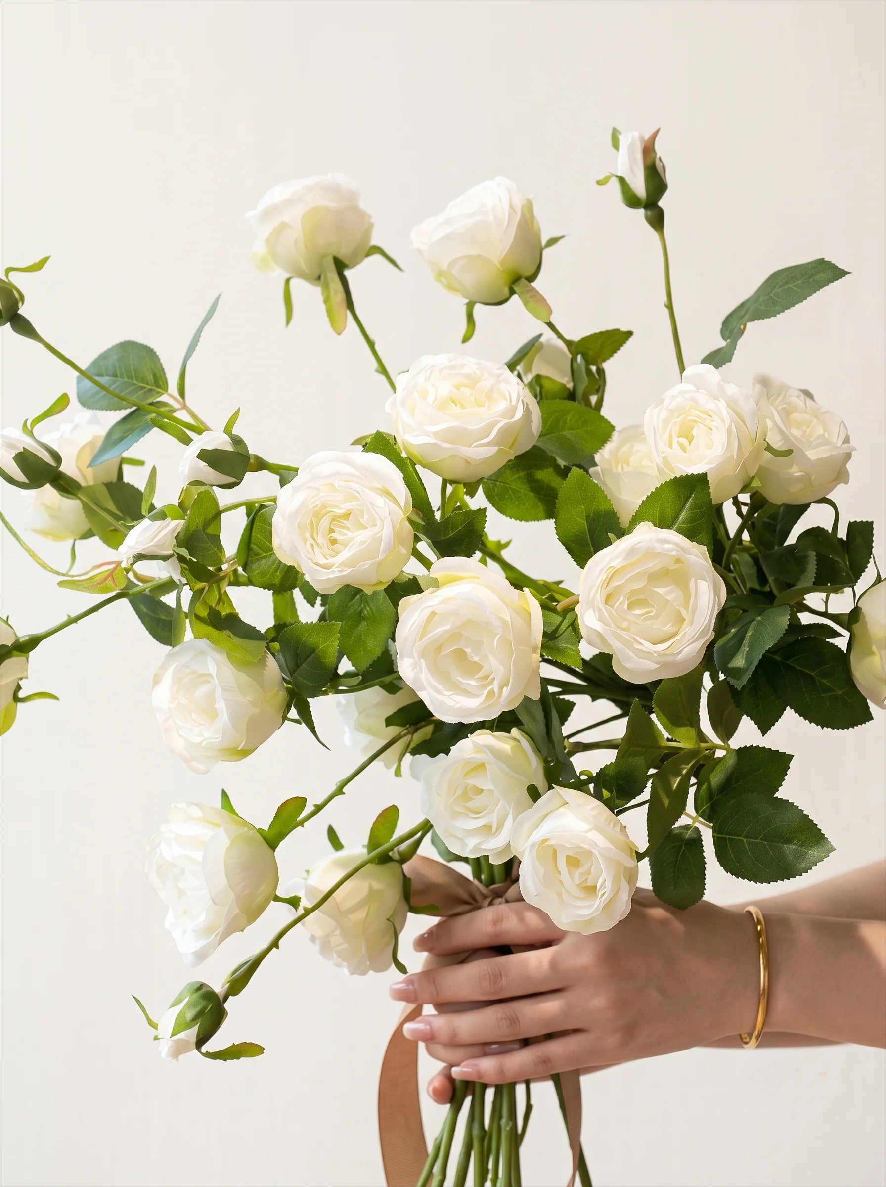 Luxuriöse Weiße Sprayrose Künstliches Blumenarrangement