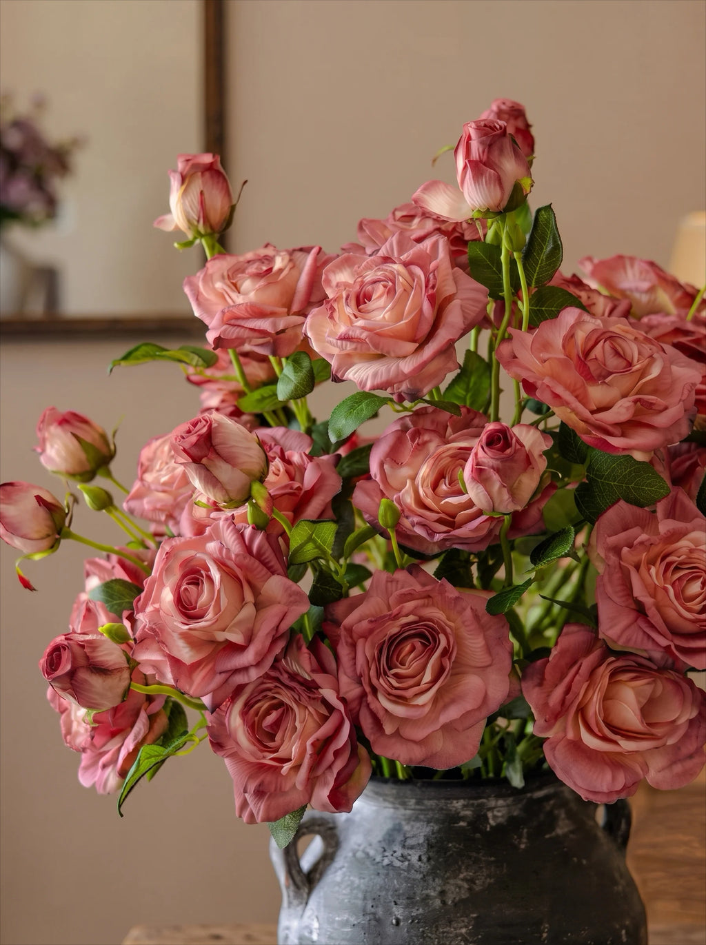 Arrangement floral artificiel élégant - rose rose et verdure