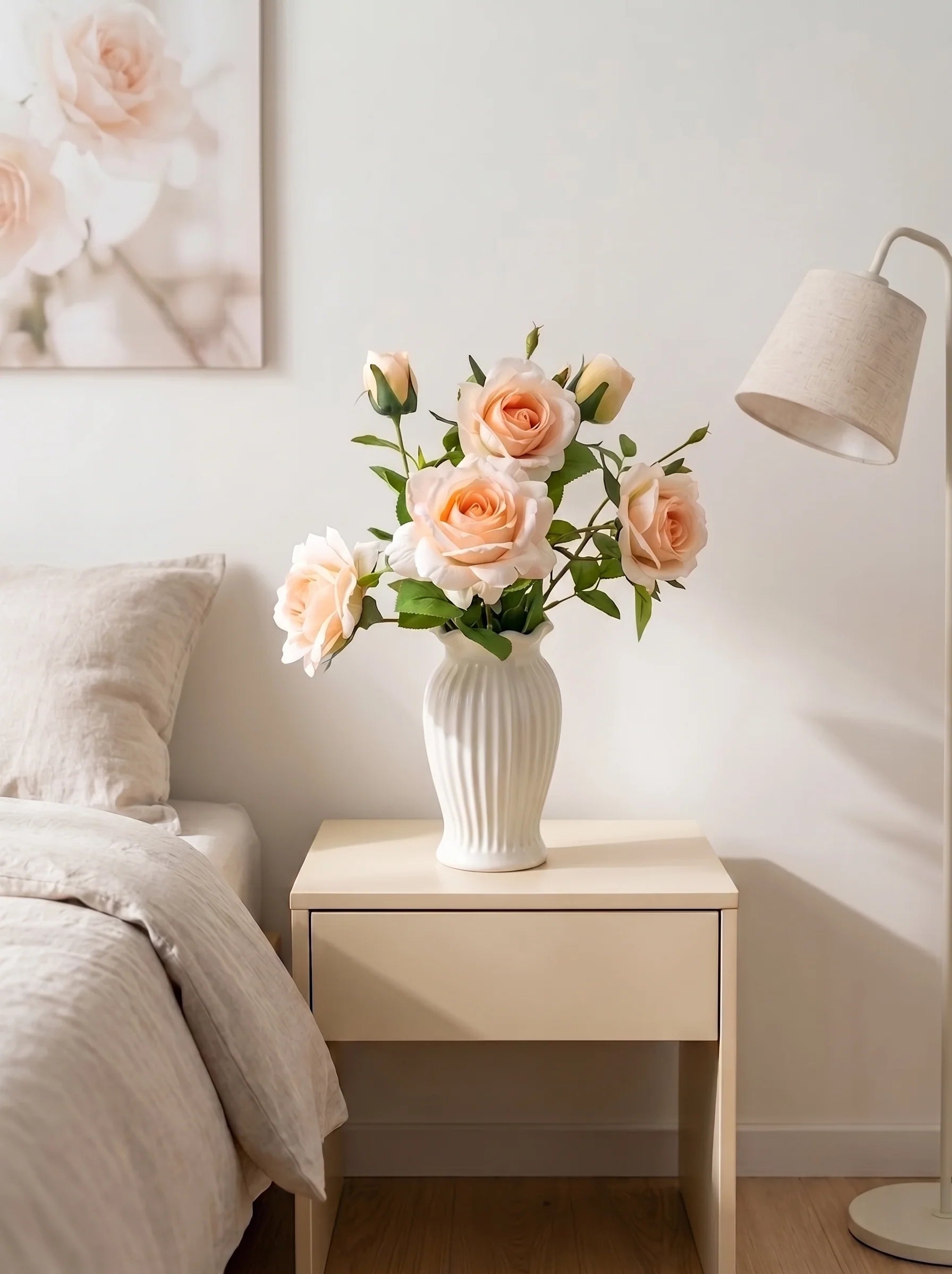Ethereales Rosenblüten-Ensemble Kunstblumenarrangement
