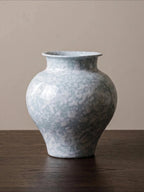 Moderne eisblaue Keramikvase mit Schneeflocken-Glasur