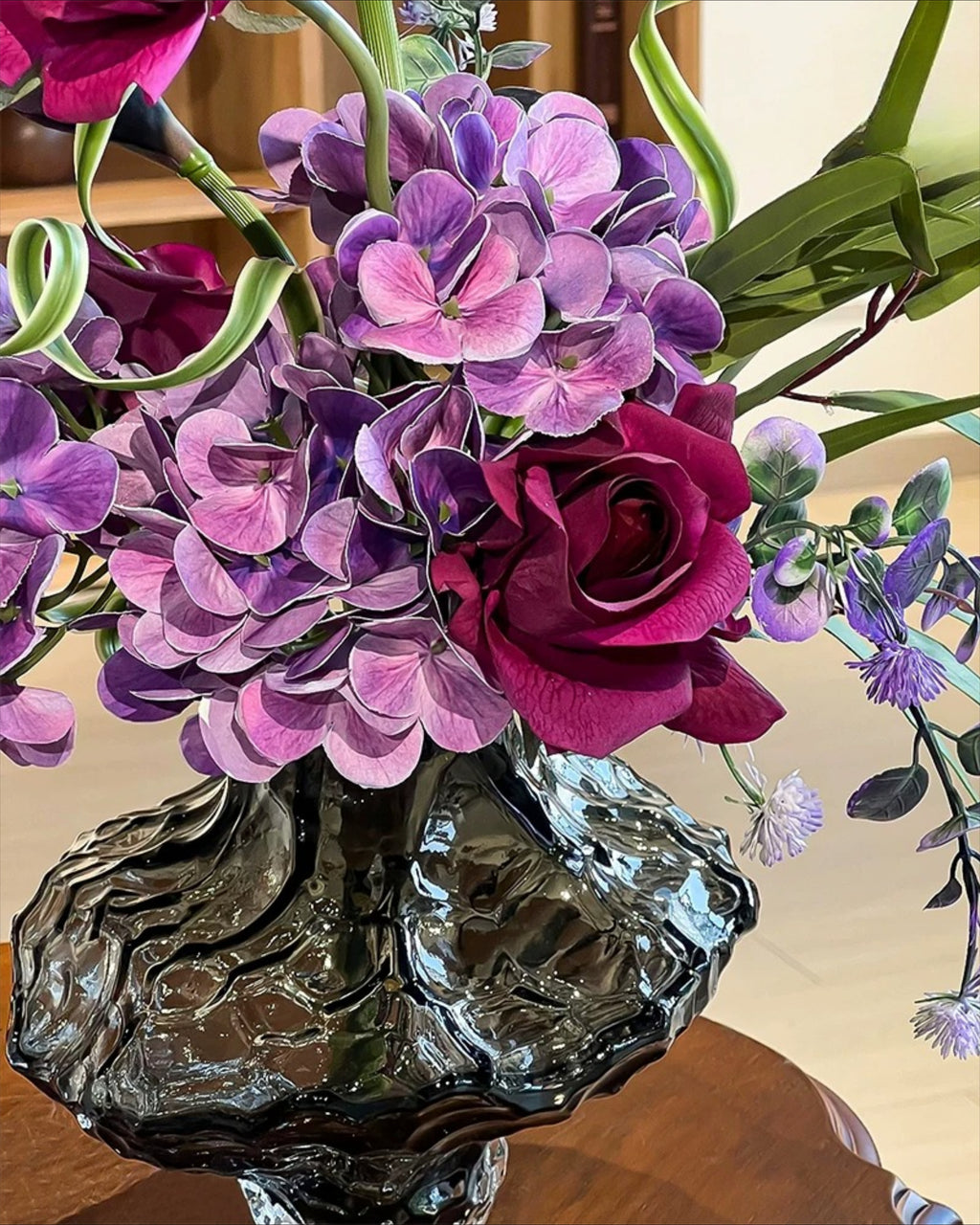 Arrangement floral artificiel Hortensia et Rose Violet Sombre