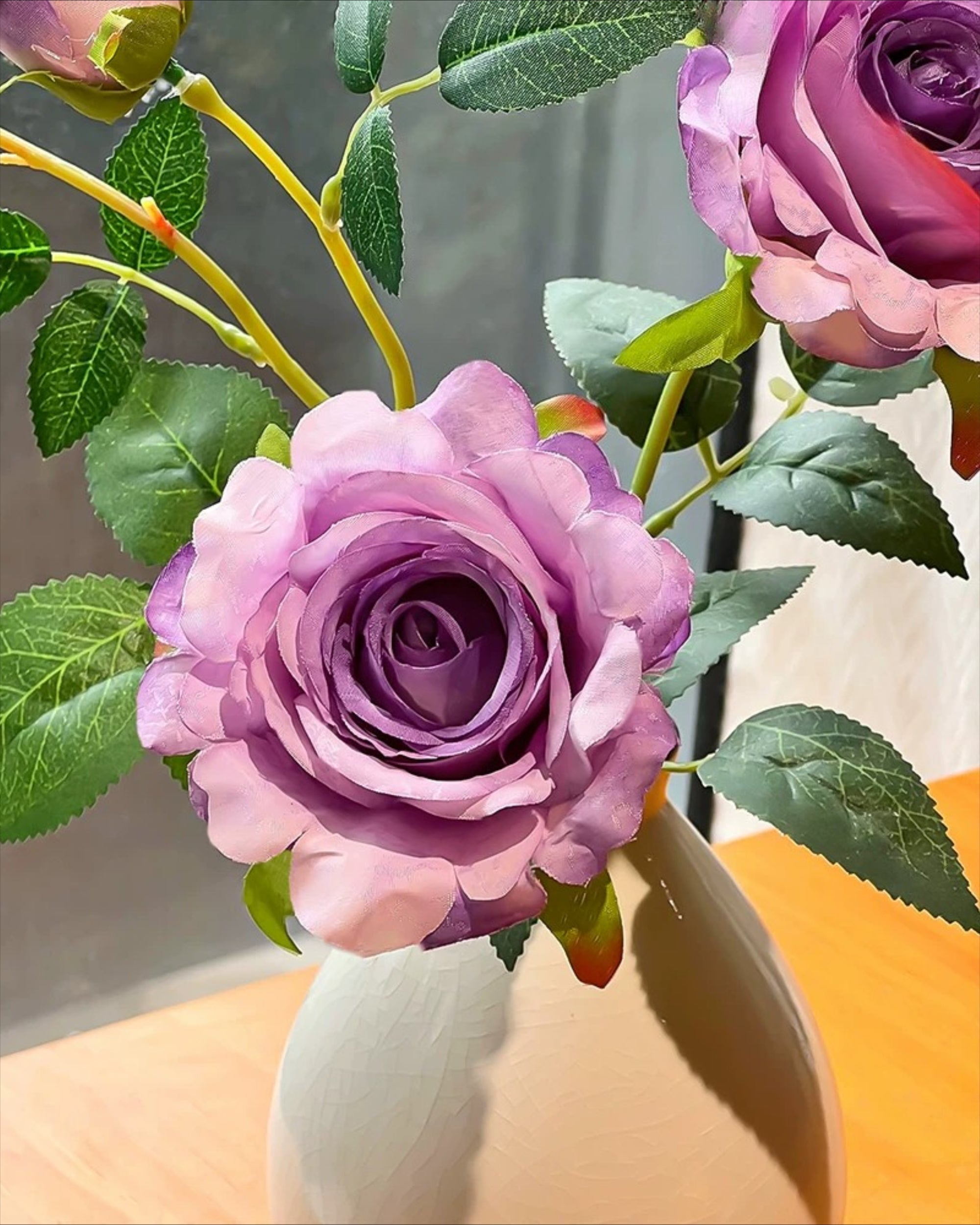 Arrangement floral artificiel Rose Lavande Poussiéreuse avec Vase