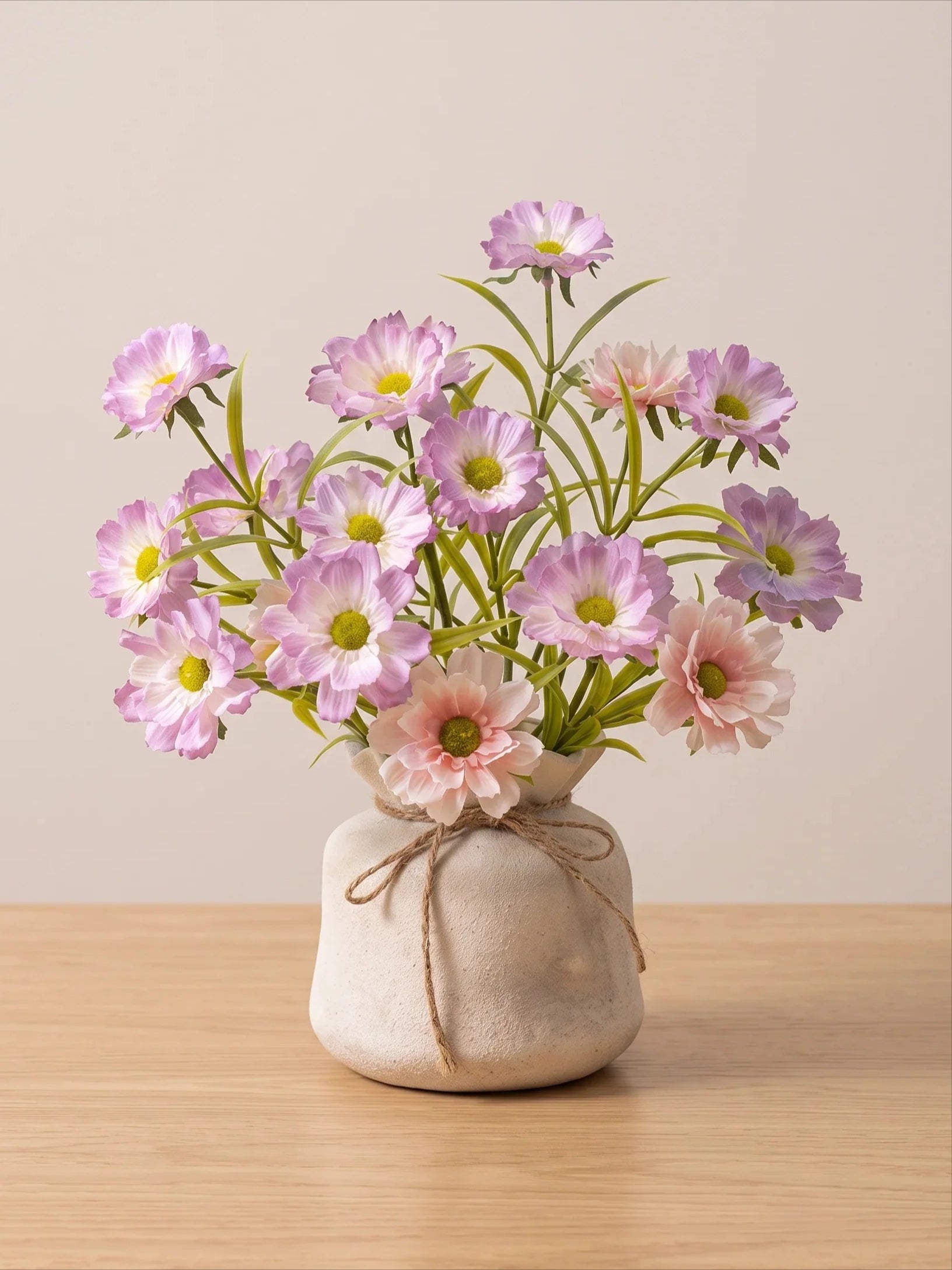 Cremige Flieder-Gänseblumenbrise Kunstblumenarrangement