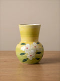 Vintage-Knospenvase aus Keramik mit handbemalten weißen Jasminblüten